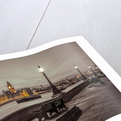 Thames promenade, London by Assaf Frank